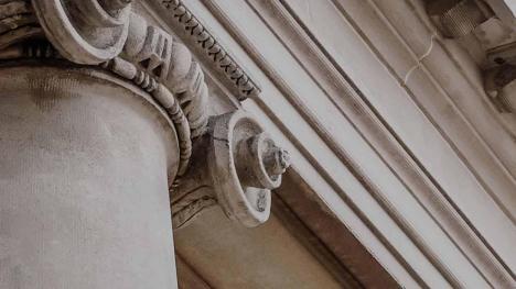 court room pillar